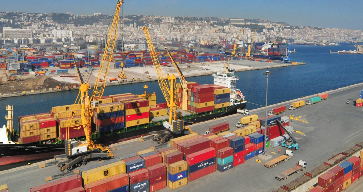 الرئيس تبون: نتطلع لبلوغ 7 مليارات دولار كصادرات خارج المحروقات بنهاية 2022