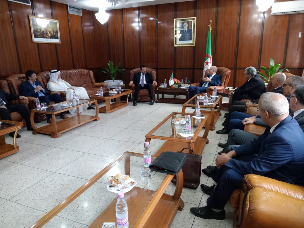 التوقيع على اتفاقية لانجار مستشفى جزائري قطري