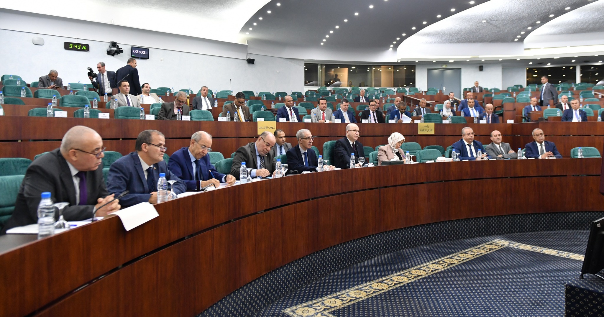 الوزير الأول يؤكد عزم الدولة على "إصلاح شامل" للمنظومة الصحية وتحسين جودة التعليم