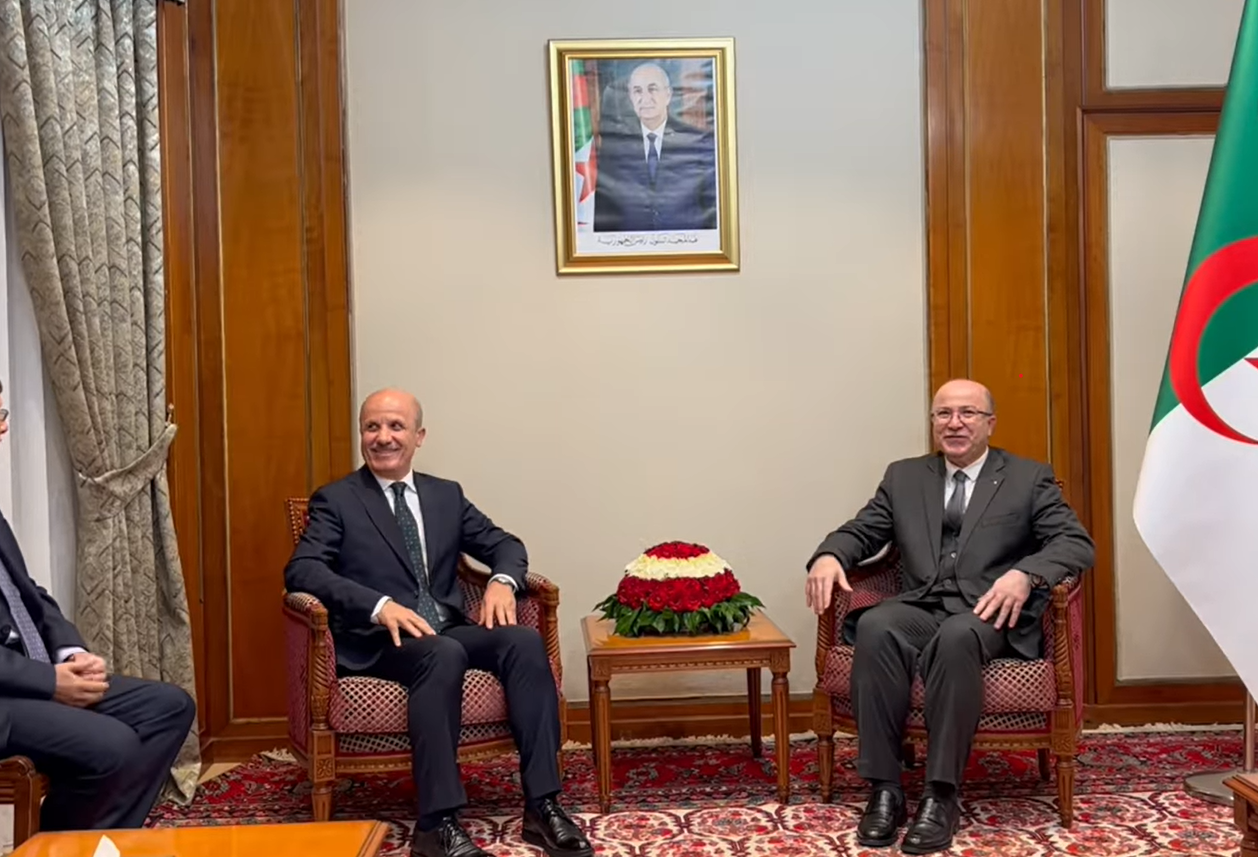 الوزير الأول يستقبل رئيس مجلس التعليم العالي لتركيا