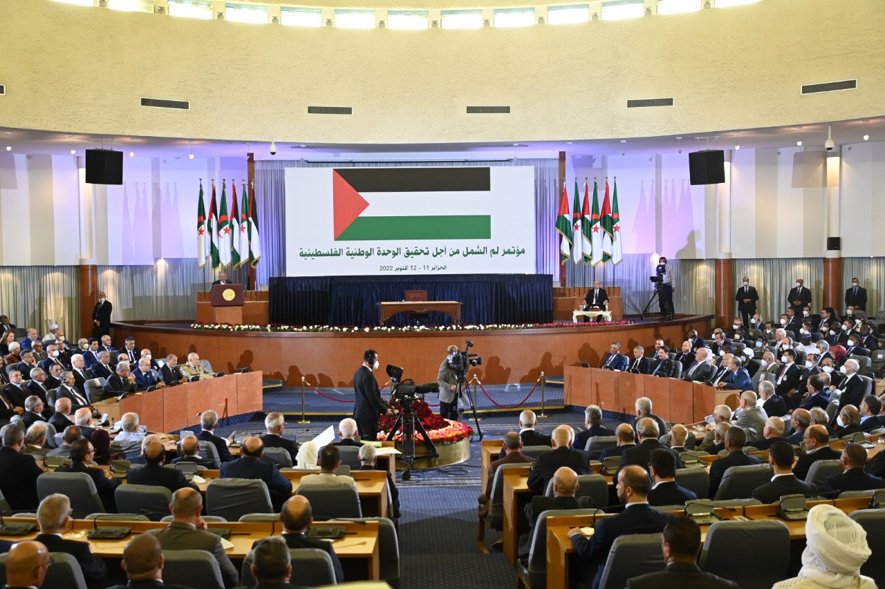 تنويه بجهود الجزائر التي كللت بتوقيع اتفاق تاريخي لاعادة بناء البيت الفلسطيني
