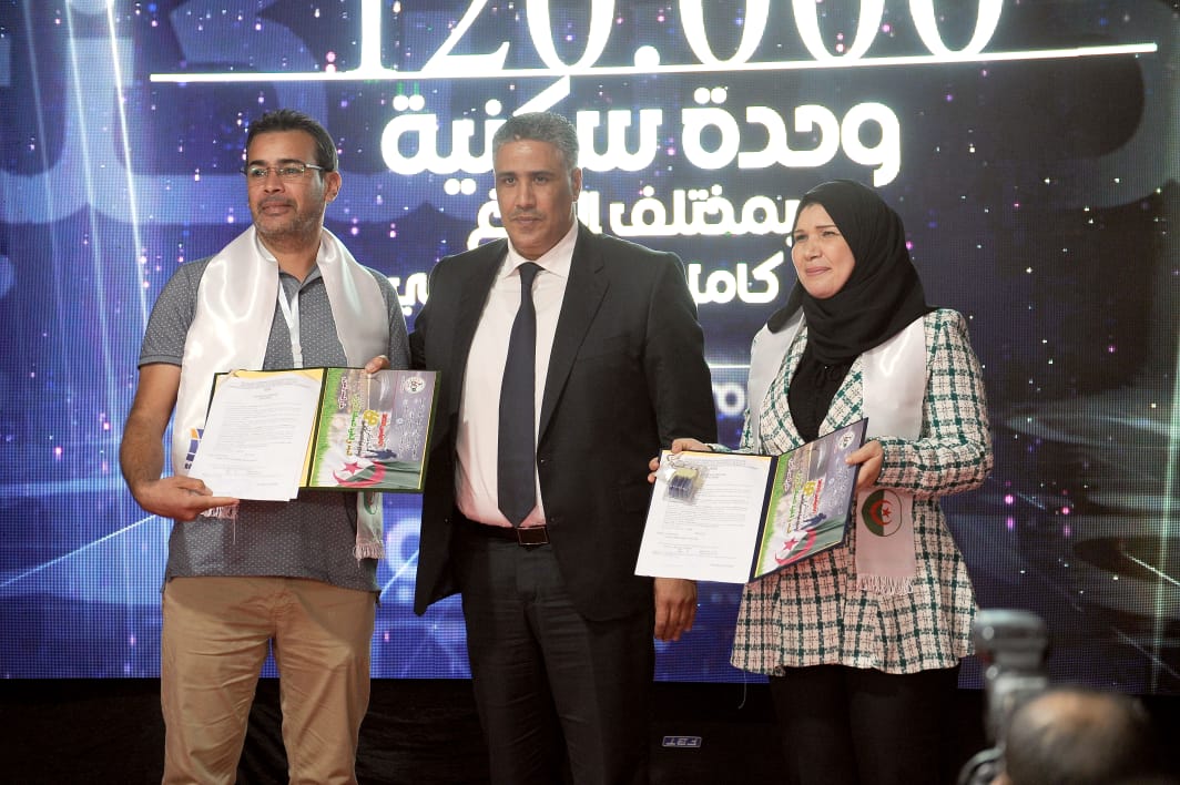 وزير السكن يطلق عملية توزيع 120 ألف وحدة سكنية عبر الوطن وزير السكن يطلق عملية توزيع 120 ألف وحدة سكنية عبر الوطن