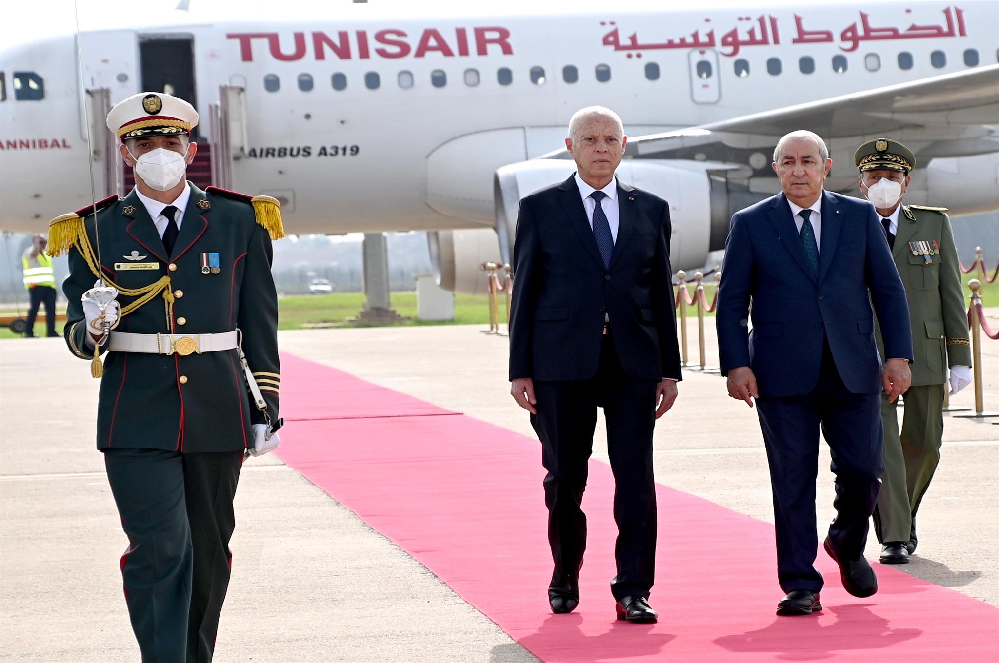 الرئيس تبون يستقبل الرئيس التونسي