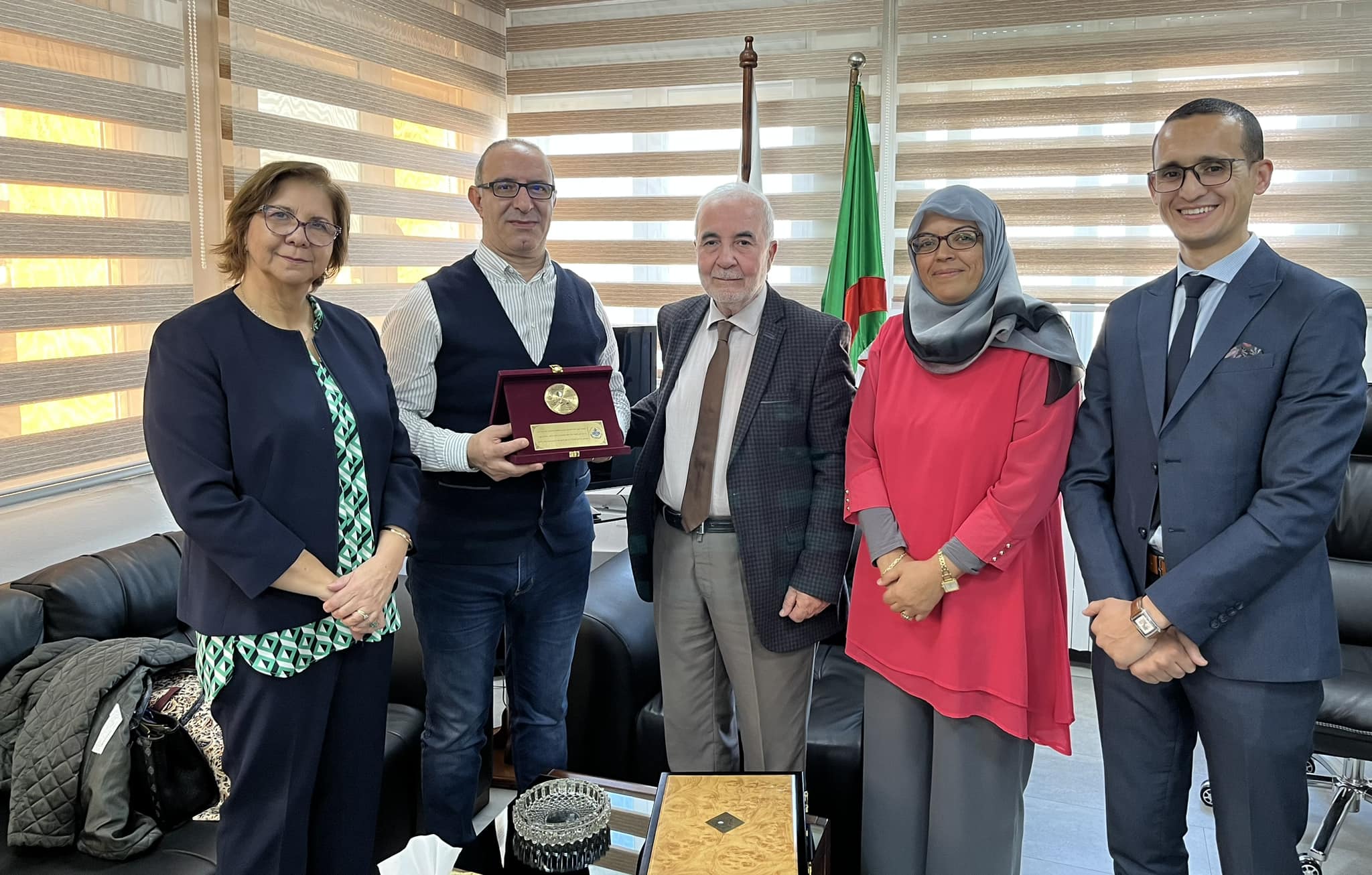 مؤسسة وسام العالم الجزائري