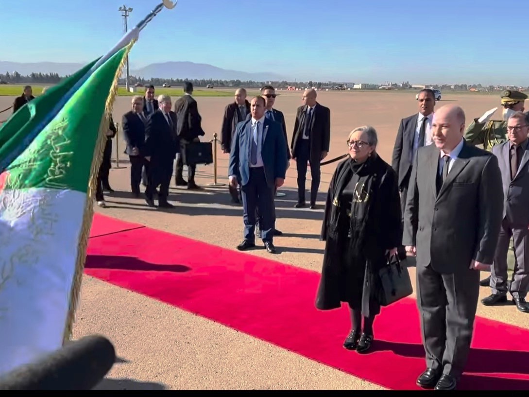 وصول الوزيرة الاولى التونسية الى الجزائر