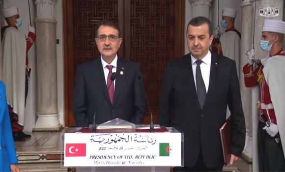 تركيا تسعى لرفع الاستثمارات والتبادلات التجارية مع الجزائر الى 10 مليارات دولار