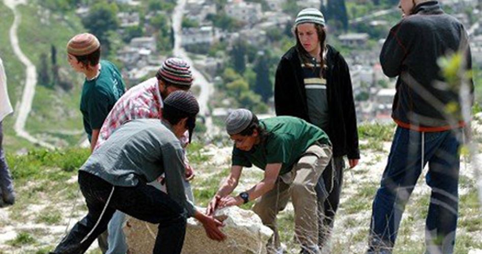 فلسطين: عشرات المستوطنين يهجمون على مدرسة ثانوية للبنات جنوب نابلس