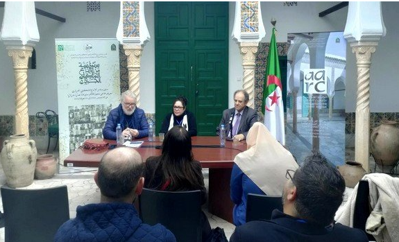 إطلاق معرض متنقل للفن التشكيلي