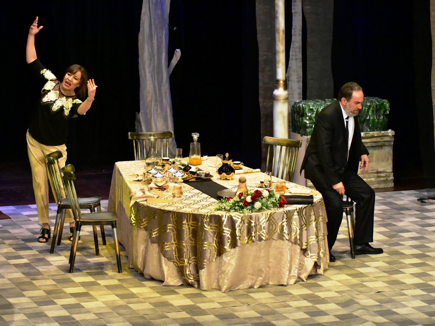 مسرحية روزة حنيني