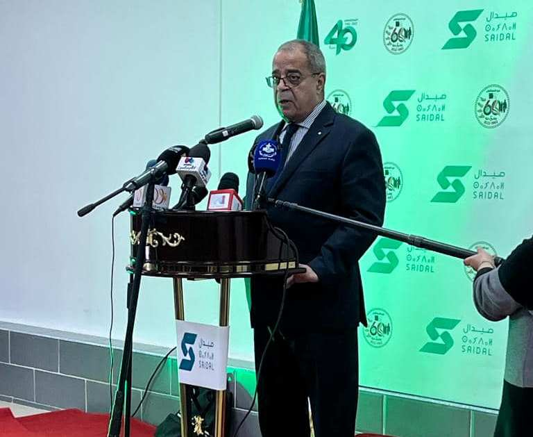 السيد عون يشدد على مسؤولي مجمع "صيدال" بالإسراع في إنتاج الانسولين