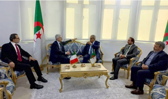 عون يستقبل رئيس مؤسسة أوروبي إيطالياني