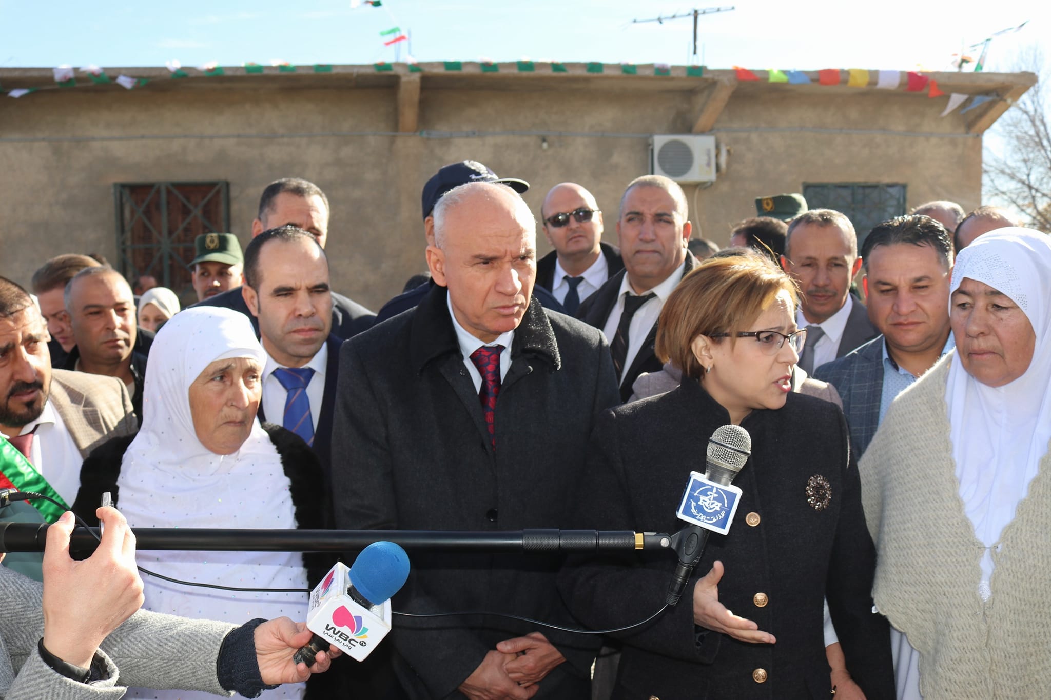 السيدة كريكو تشرف على انطلاق قافلة تضامنية لفائدة سكان مناطق الظل بأم البواقي 