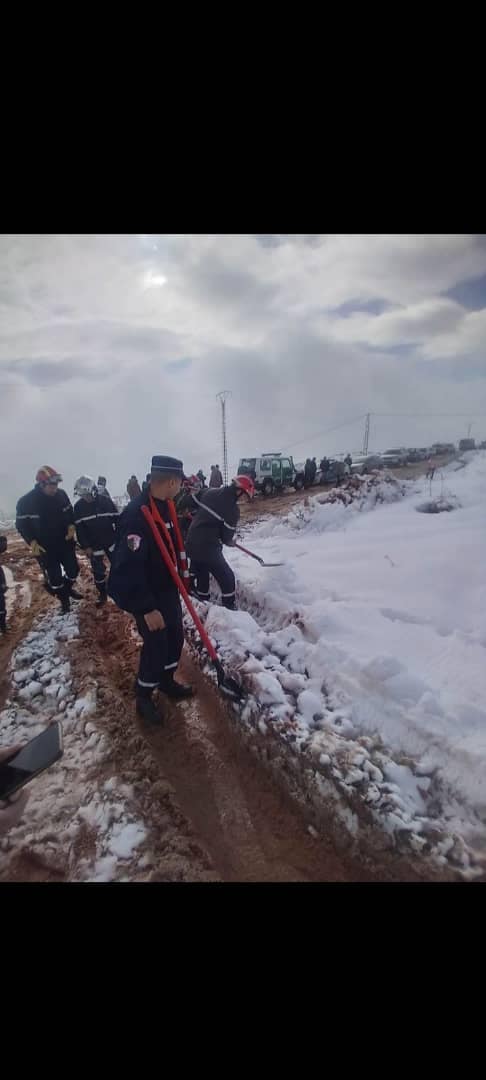 انقاذ عائلة حاصرتها الثلوج بقسنطينة