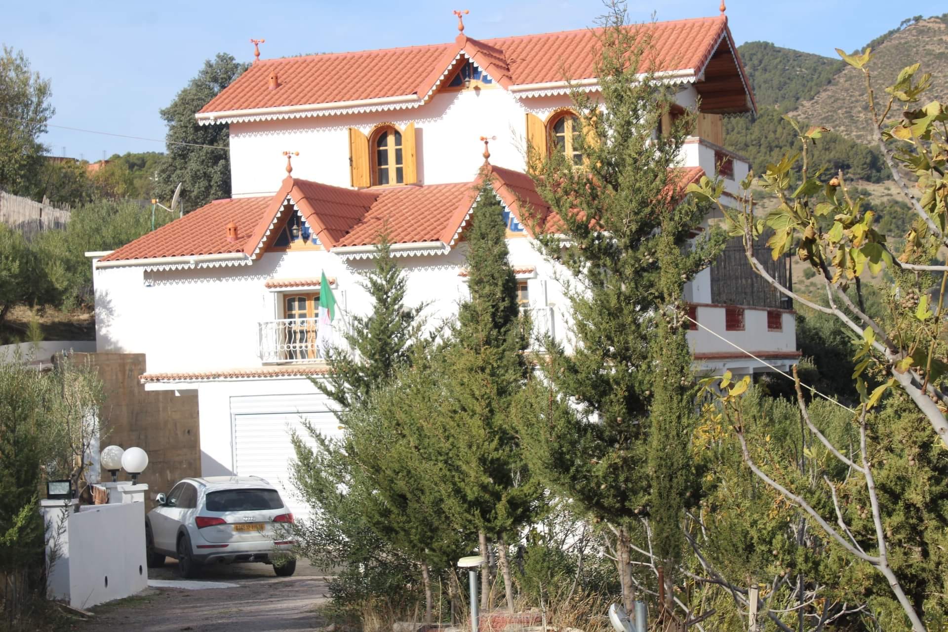 الإقامة لدى الساكن