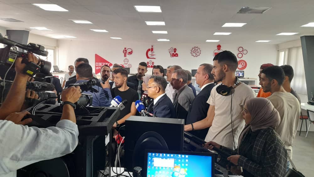 وزير التعليم العالي والبحث العلمي كمال بداري