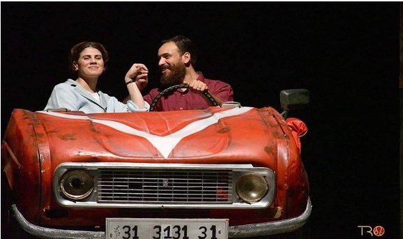 مشهد من مسرحية العازب