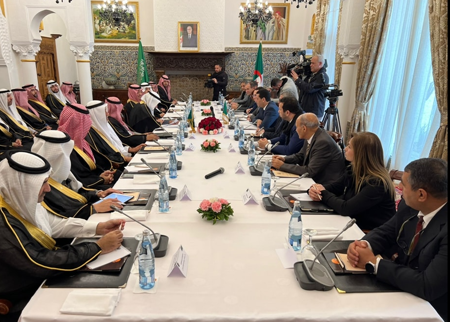 وزير السياحة يستقبل وزير الحج والعمرة السعودي