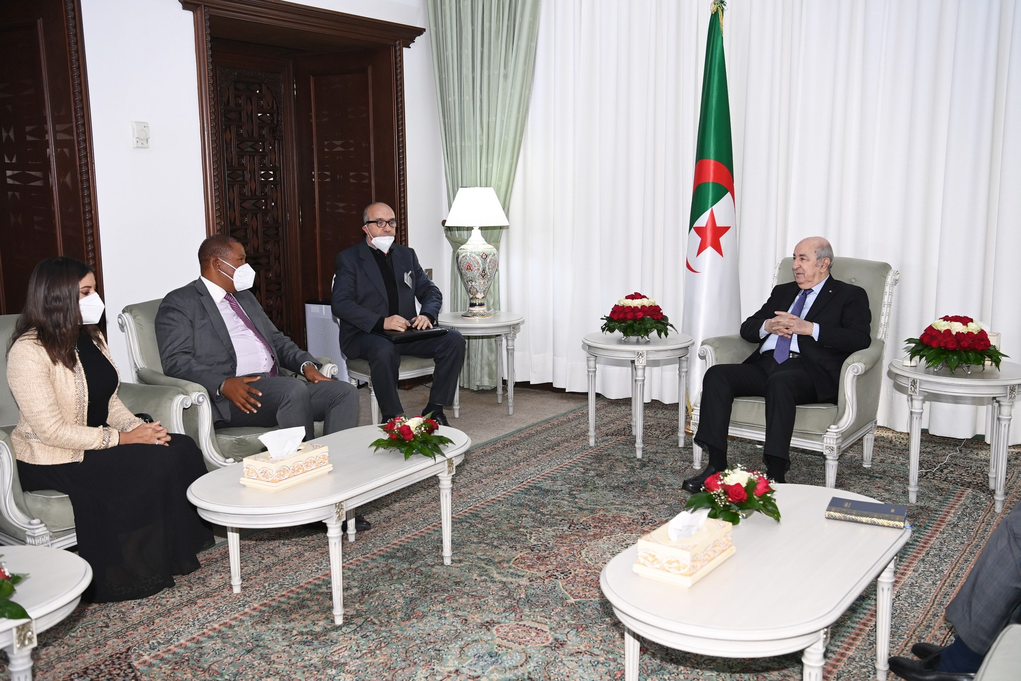 رئيس الجمهورية السيد عبد المجيد تبون يستقبل حفيد زعيم جنوب إفريقيا الراحل نيلسون مانديلا