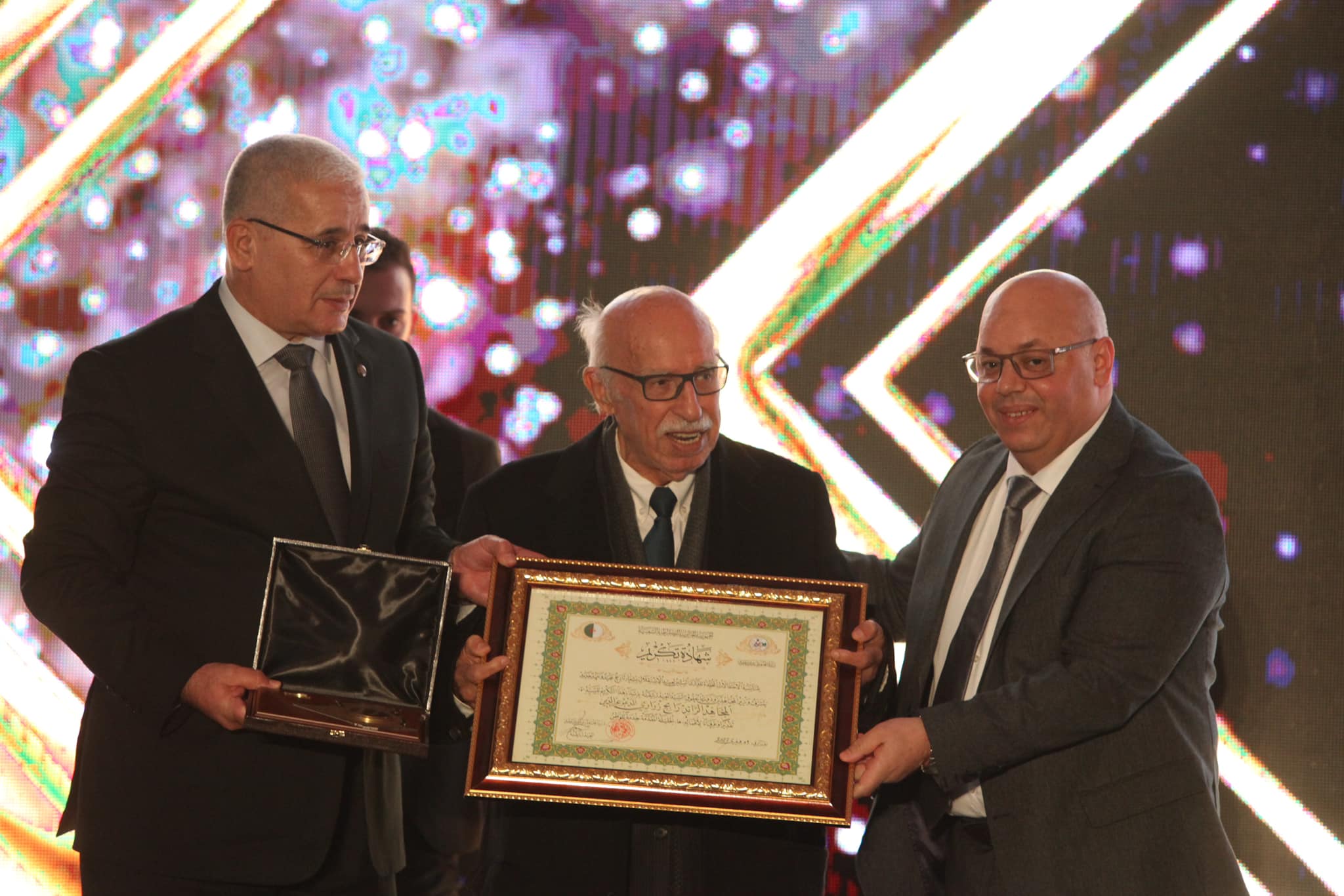 ربيقة يشرف على حفل تسليم الجوائز للفائزين في الطبعة الـ27 لجائزة أول نوفمبر