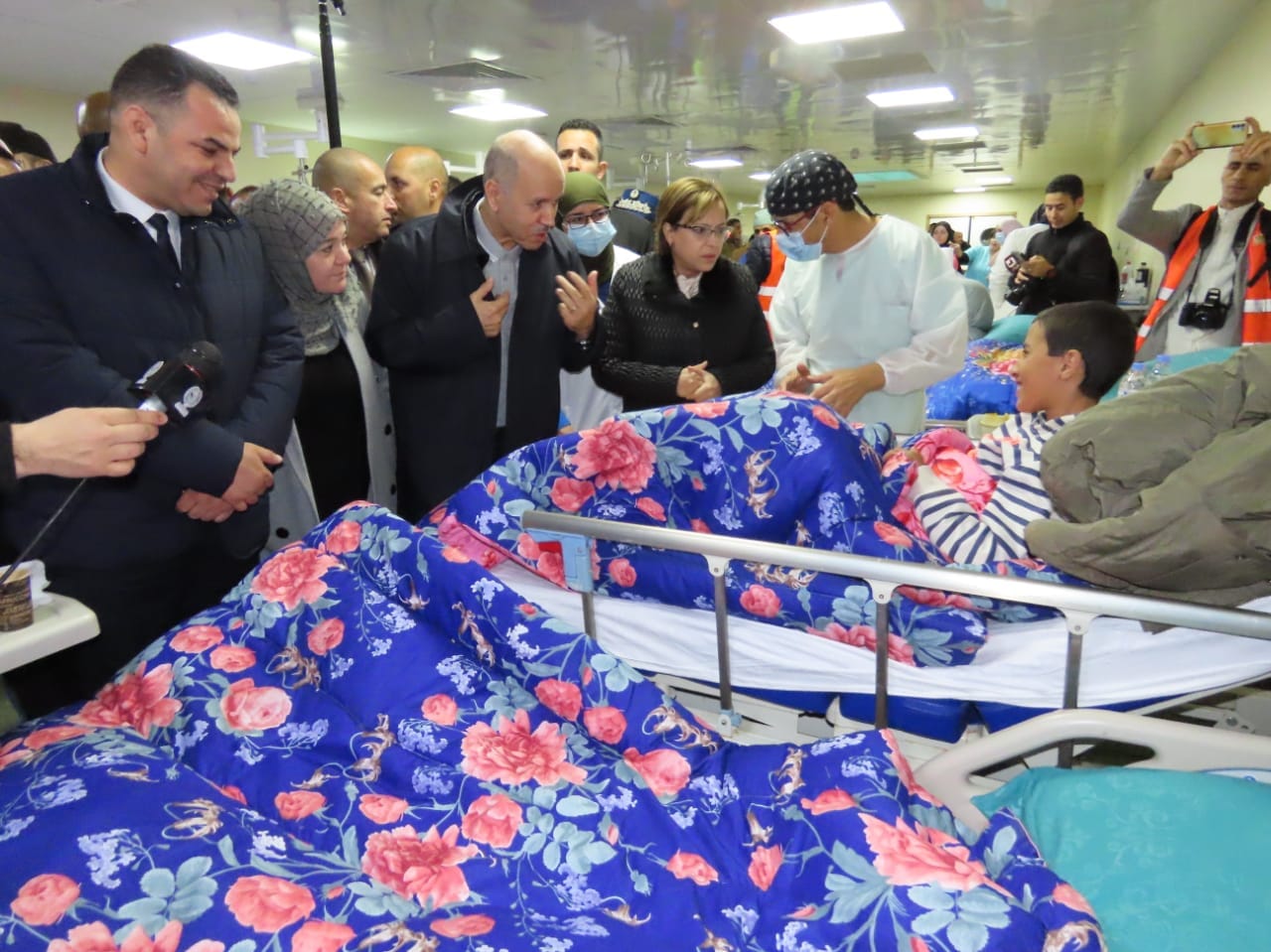 وفد وزاري يزور المصابين في حادث المرور بتيكجدة