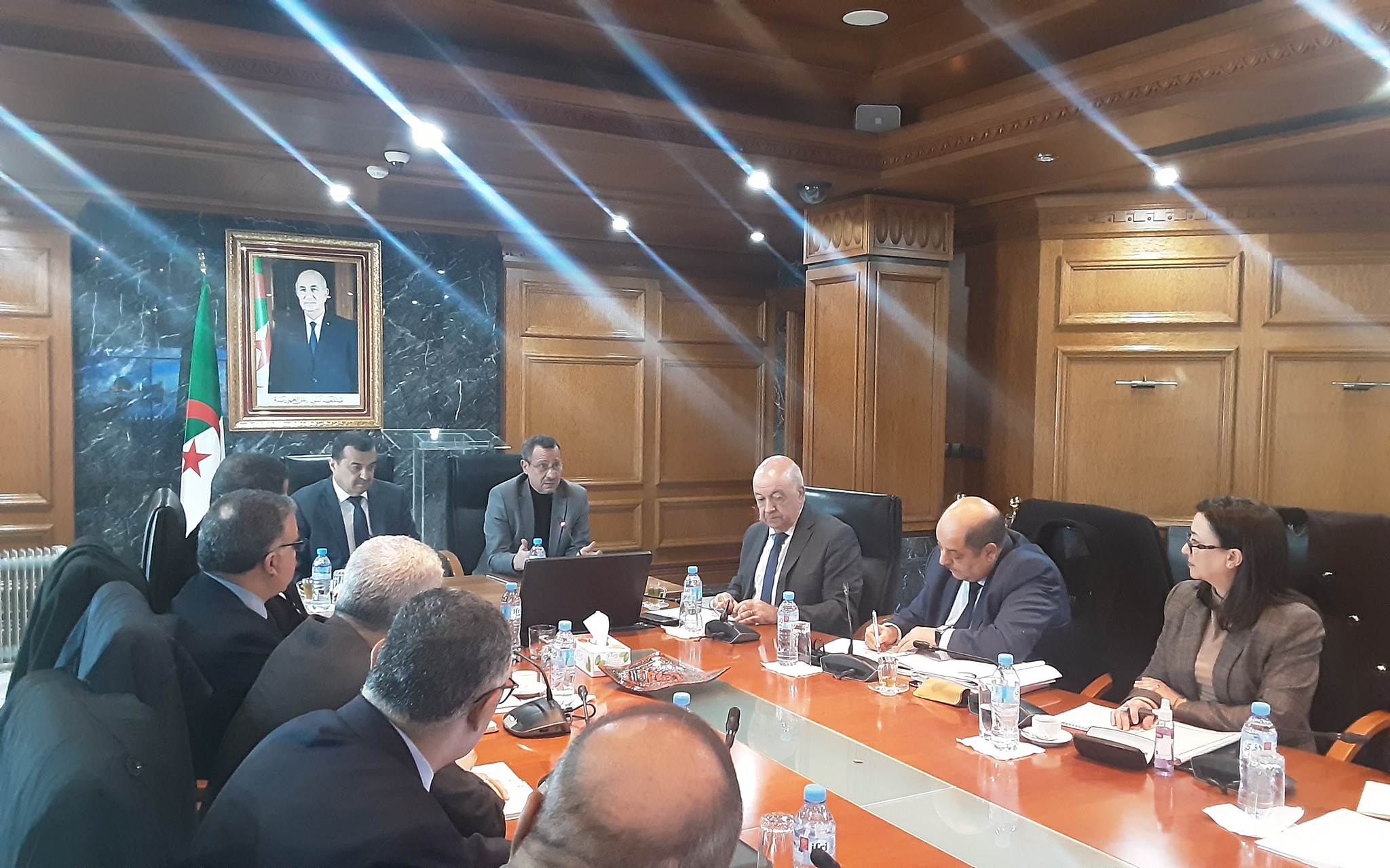 اجتماع تنسيقي حول المشاريع المتعلقة بمركب الفوسفات ومنجم غار جبيلات