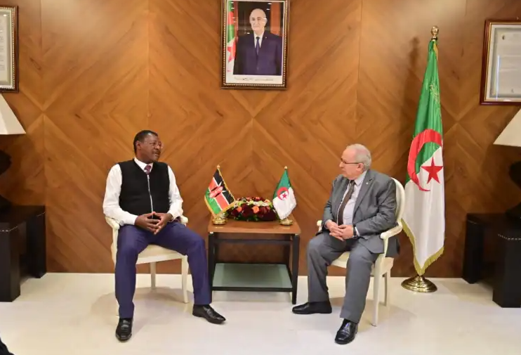 لعمامرة يتحادث مع رئيس الجمعية الوطنية لجمهورية كينيا