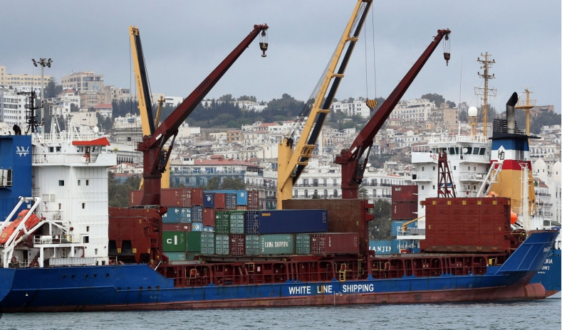 سفينة تجارية بميناء الجزائر