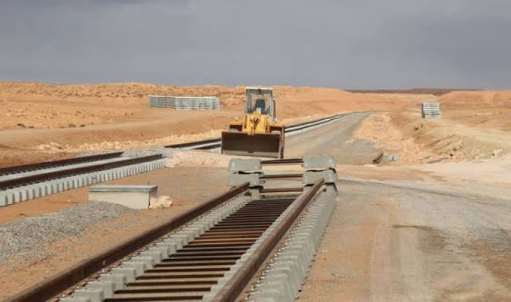 خطوط سكة حديدية