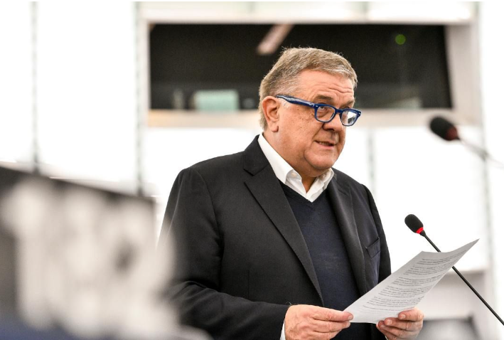 النائب الأوروبي السابق بيير أنطونيو بانزيري