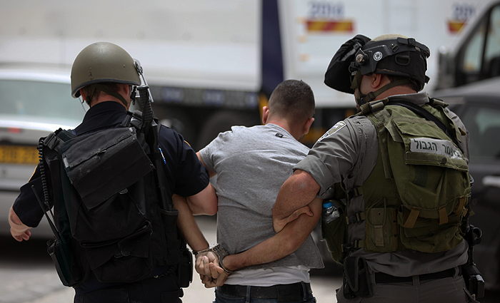 قوات الاحتلال الصهيوني تعتقل 6 فلسطينيين من الضفة الغربية 