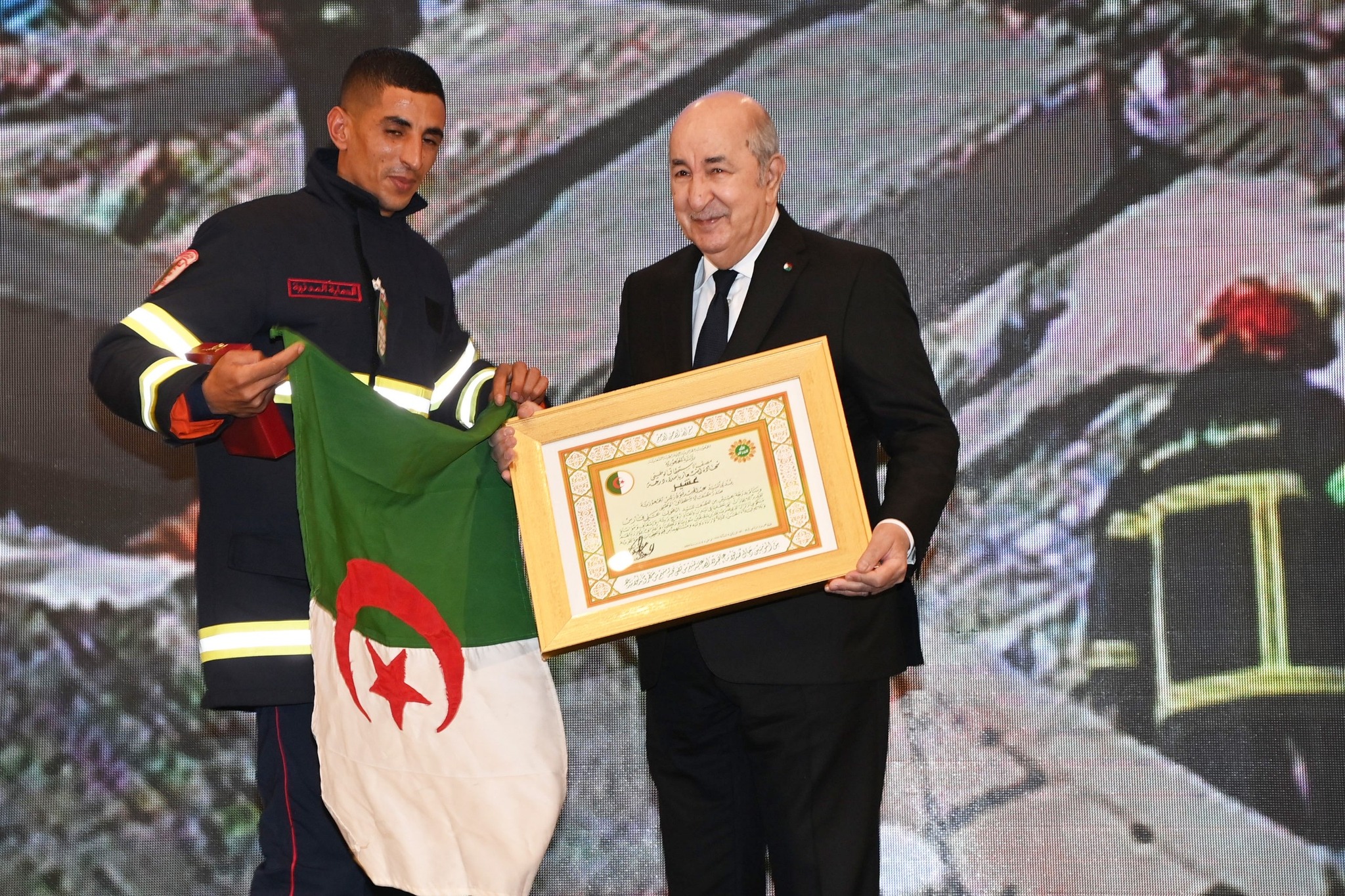 الرئيس تبون يكرّم الحماية المدنية