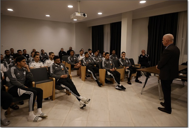 زفيزف يعقد اجتماع مع الخضر قبل مباراة النيجر