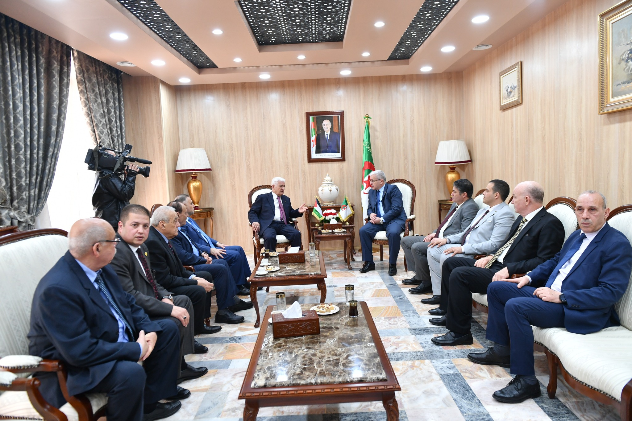 رئيس المجلس الشعبي الوطني يستقبل السيد عباس زكي عضو اللجنة المركزية لحركة فتح الفلسطينية