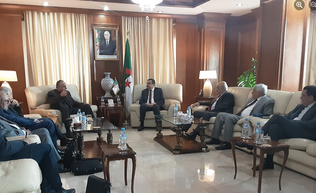 عرقاب يستقبل وفدا من الاتحاد الوطني للمستثمرين ومالكي ومستغلي محطات الخدمات والوقود