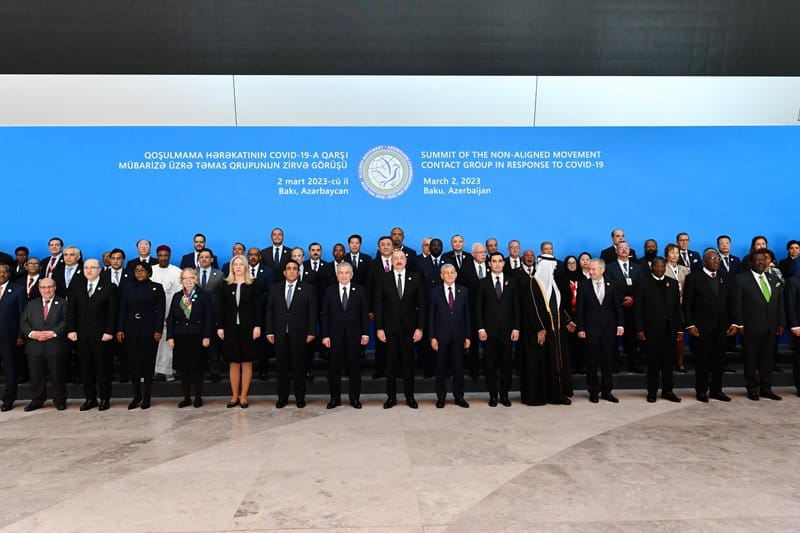 الوزير الأول يغادر باكو