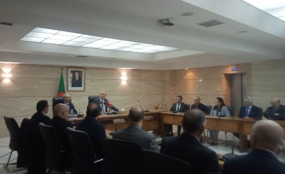 لعزيز فايد يتسلم مهامه على رأس وزارة المالية