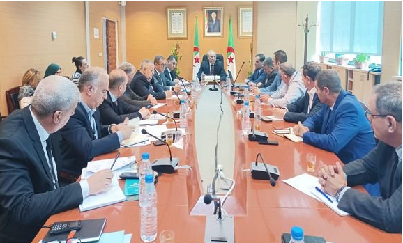 اجتماع وزير التجارة بمنتجي زيت المائدة