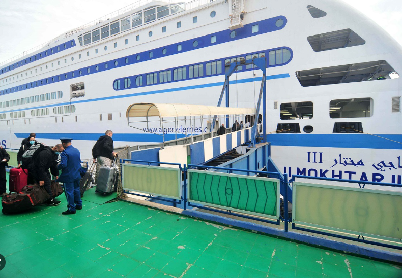 باخرة نقل مسافرين جزائرية