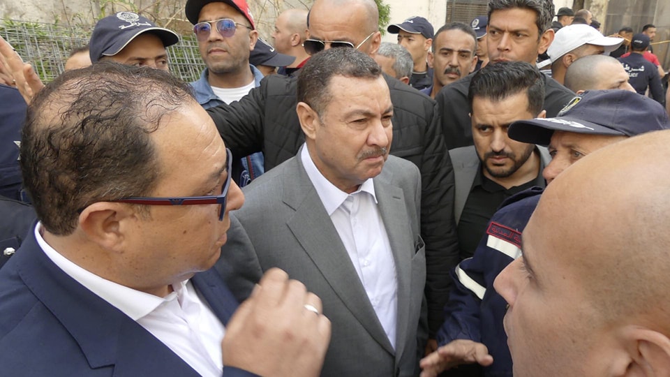 والي والولاية يمنح سكنات جديدة لقاطني العمارة المنهارة بحي سيدي البشير وهران