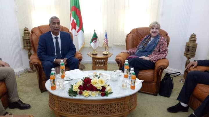 إليزابيت مور أوبي