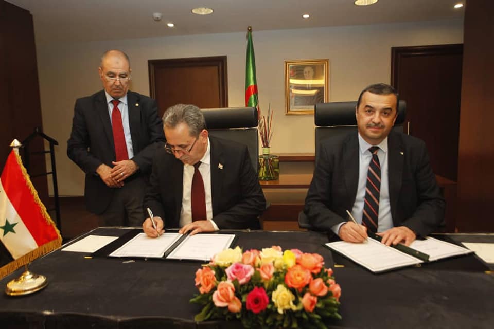 التوقيع على محضر محادثات في مجال الطاقة والمناجم