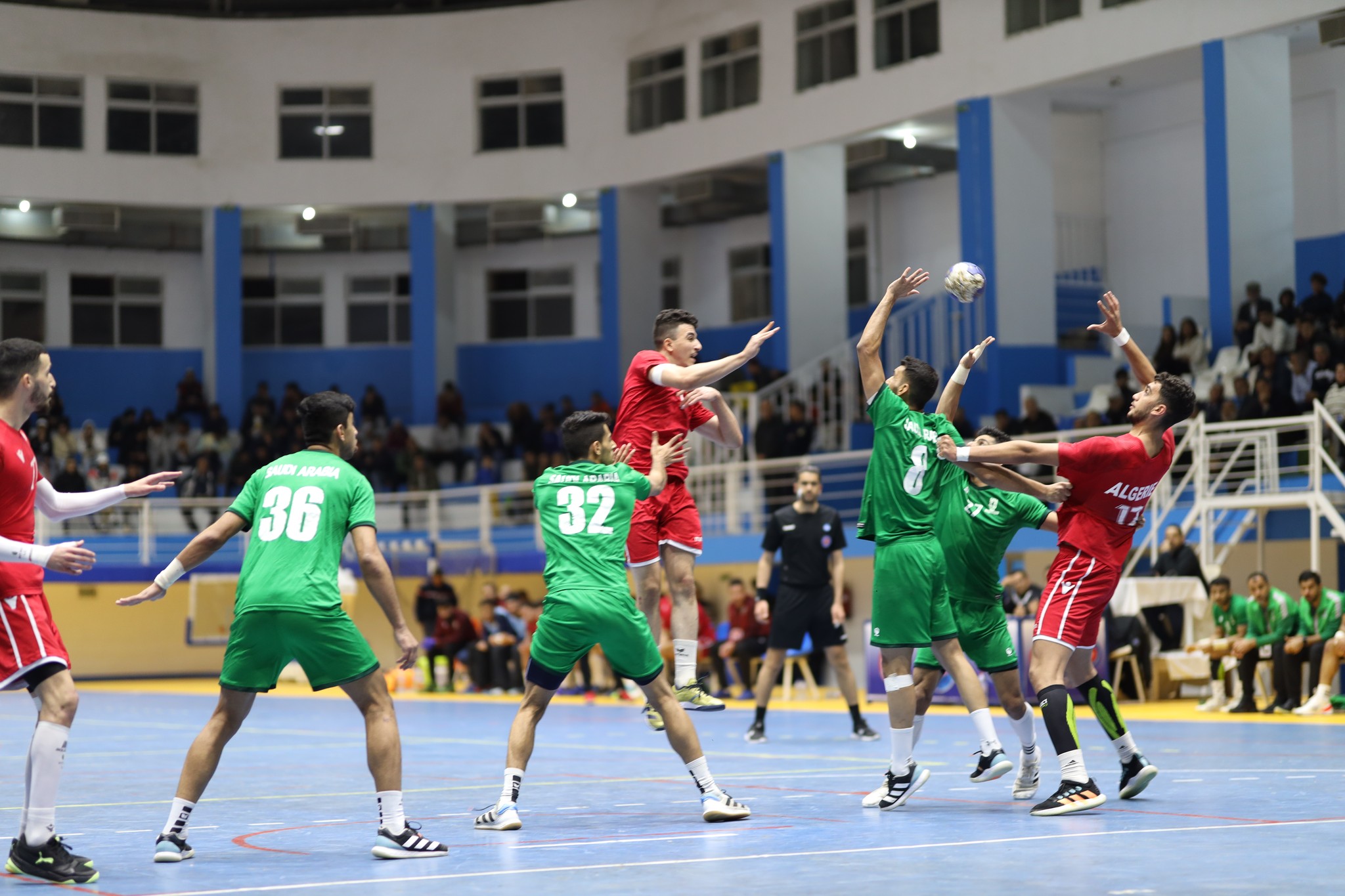 أواسط الخضر يتعثرون أمام السعودية في المربع الذهبي