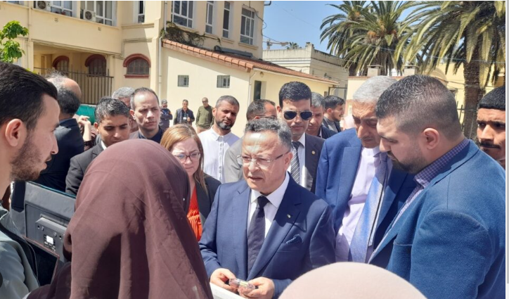 وزير التعليم العالي والبحث العلمي كمال بداري