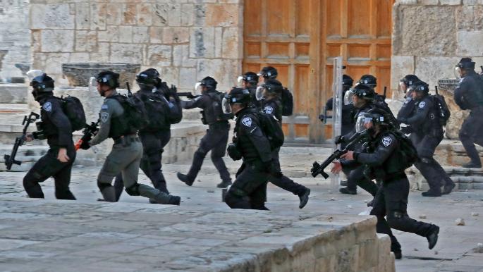 قوات الاحتلال الإسرائيلي تعتدي مجددًا على المصلين في الأقصى