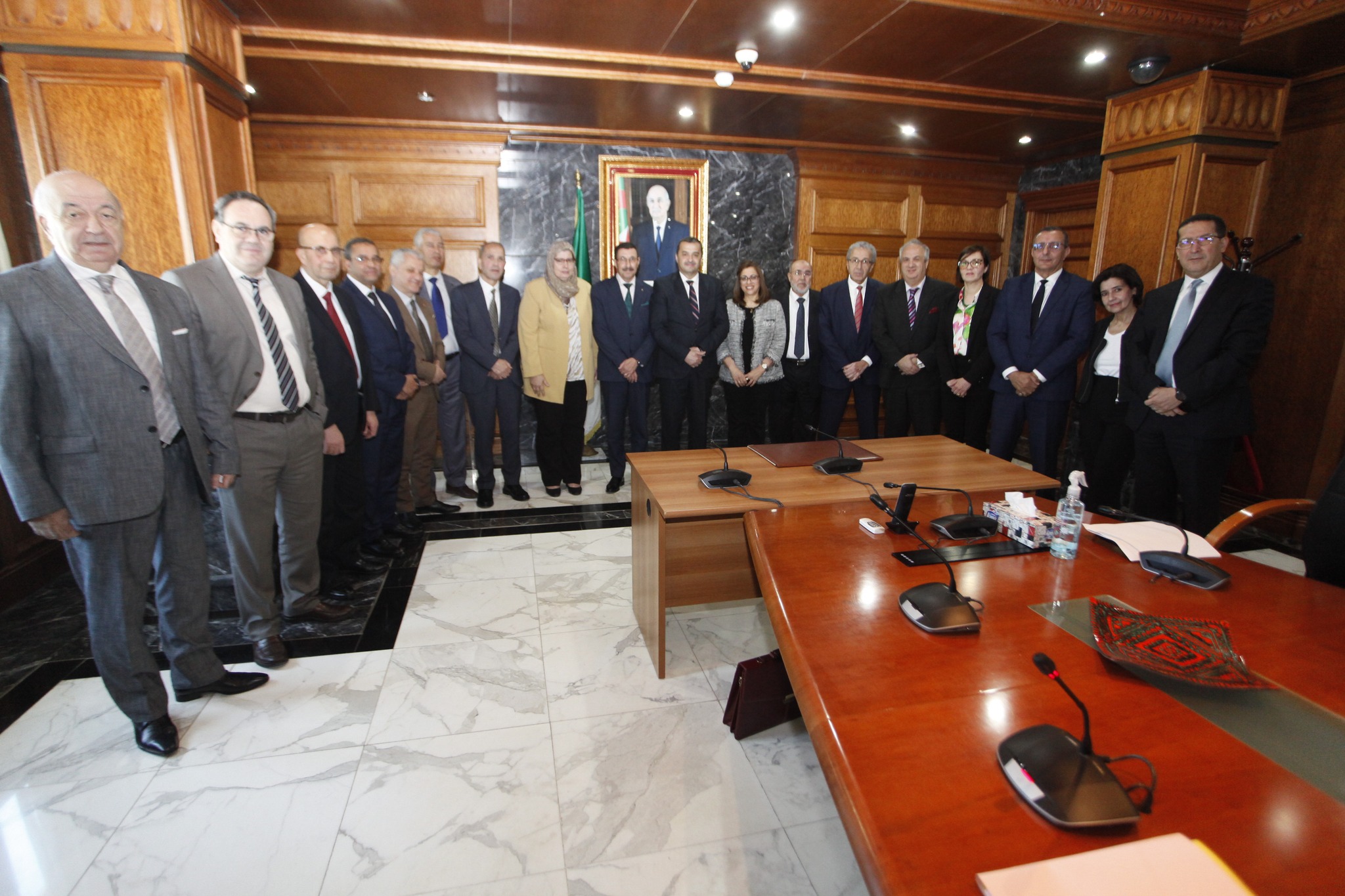 الطب النووي : السيد عرقاب ينصب فريق العمل المكلف بوضع خارطة الطريق طاقة