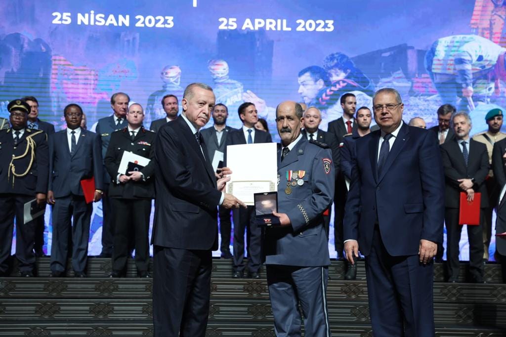 أردوغان يكرم الحماية المدنية الجزائرية