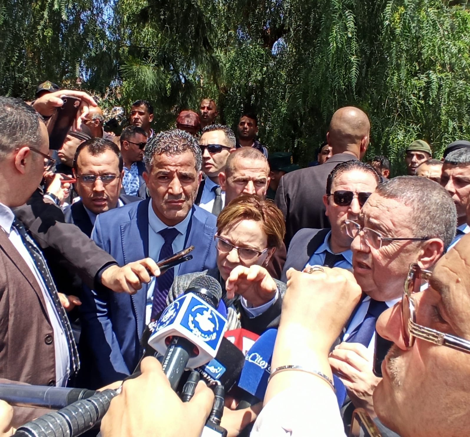 مراد وكريكو في زيارة إلى المناطق المتضررة بتيبازة