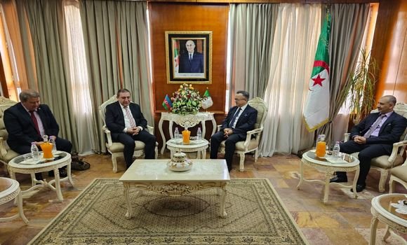 وزير التعليم العالي والبحث العلمي كمال بداري رفقة سفير جمهورية أذربيجان بالجزائر تورال أنار أوغلو رضاييف