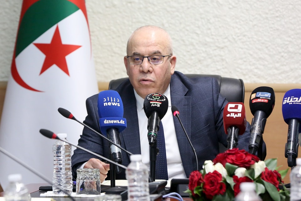 نقل: تعزيز الاسطول الجوي و خطوط شبكة النقل بالسكك الحديدية أولوية للقطاع