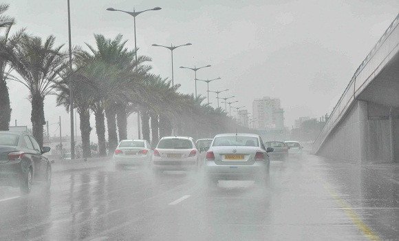 تساقط امطار رعدية على عدة ولايات من الوطن ابتداء من ظهيرة اليوم الجمعة